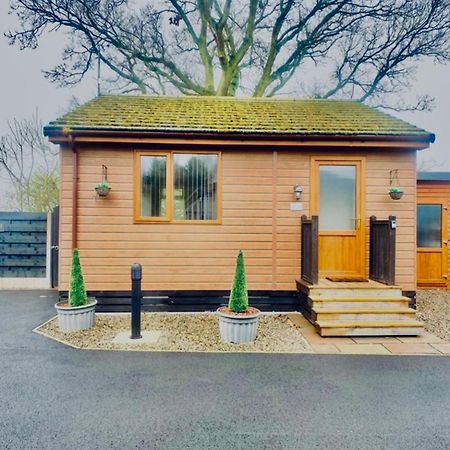 Cherry Cabin With Hot Tub York Buitenkant foto